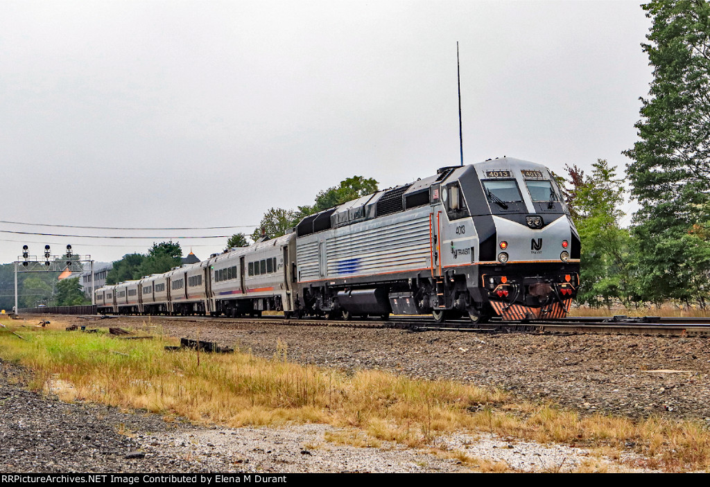 NJT 4013 on train 1212